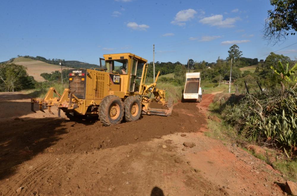 Prefeitura realiza obras de recuperação nas estradas rurais de Wenceslau Braz