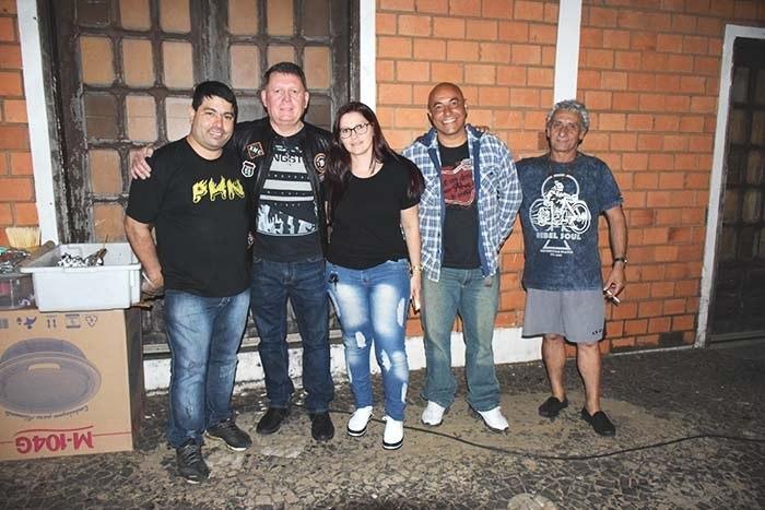 Sucatas Moto Clube promove aniversário de integrante e arrecada alimentos para instituição filantrópica