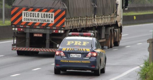 Oito mortes e 9 mil carros acima da velocidade são flagrados nas estradas federais do Paraná