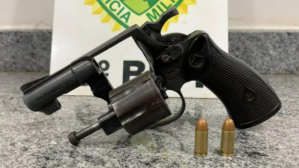 Vaca invade propriedade, homem atira no vizinho e foge de trator