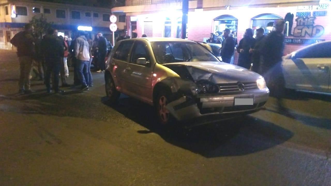 Colisão no centro de W. Braz causa prejuízo nesta madrugada