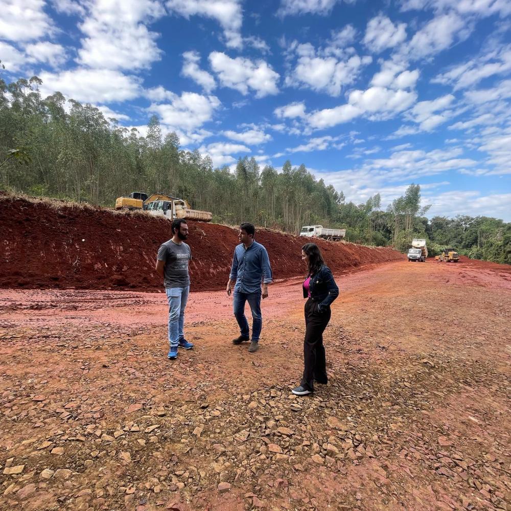 Prefeito visita obras no Salto Cavalcanti em Tomazina