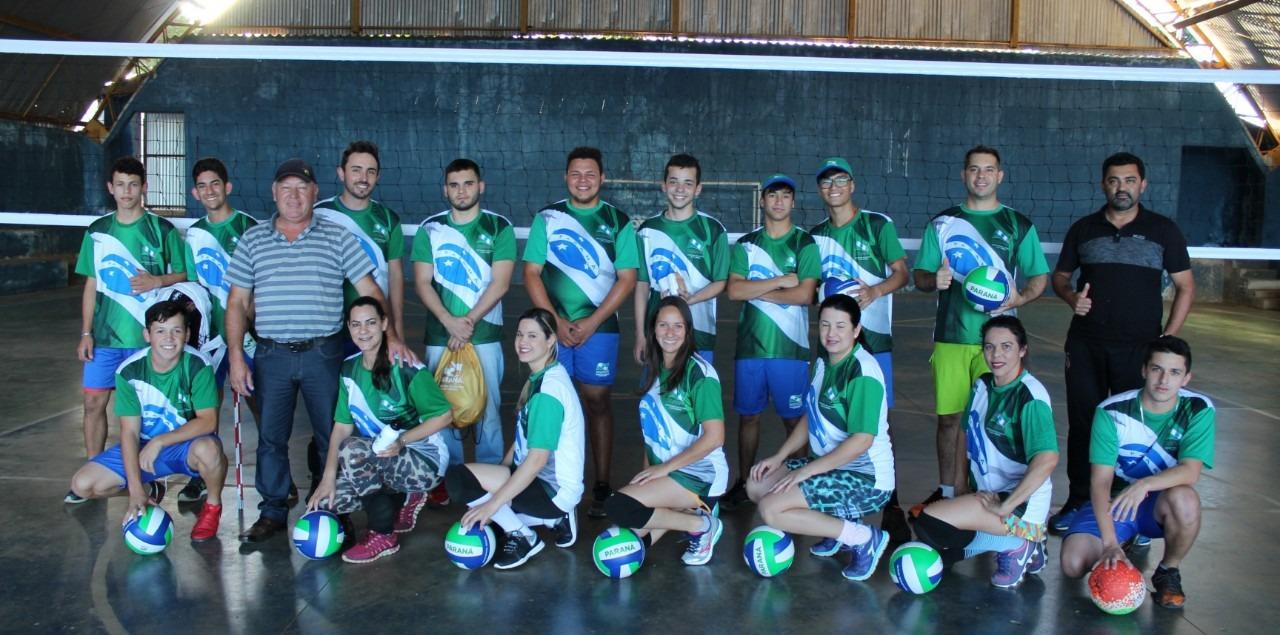 Equipes do Voleibol Master recebem Kit esportivo