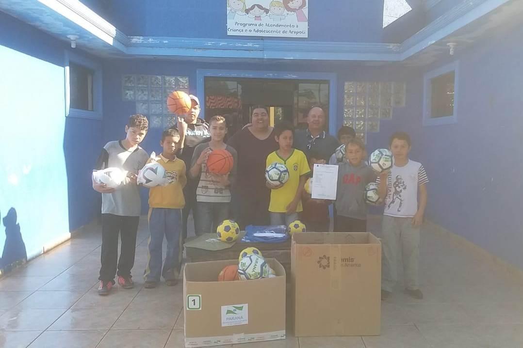 Programa de Atendimento à Criança e ao Adolescente recebe Kits esportivos