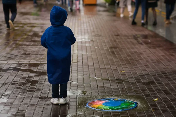 Mecânico procura a PM após crianças de três anos aparecer em sua oficina