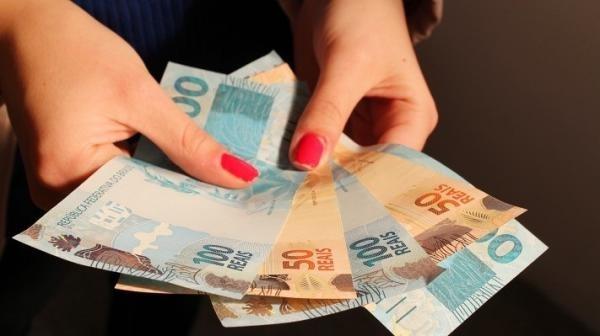 Governo propõe salário mínimo de R$ 1.006,00 para 2019