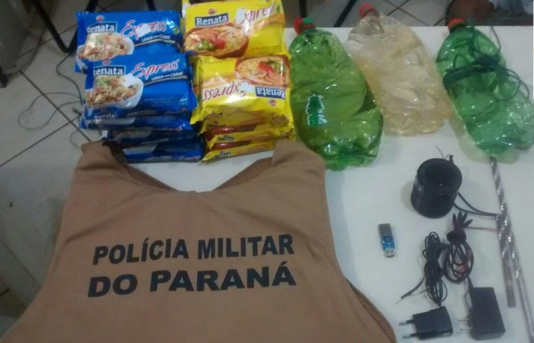 Homem é preso após arremessar Miojo e pinga para dentro de cadeia