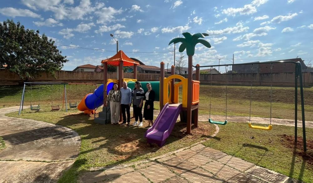 Prefeitura entrega parques a três Cemeis de Pinhalão