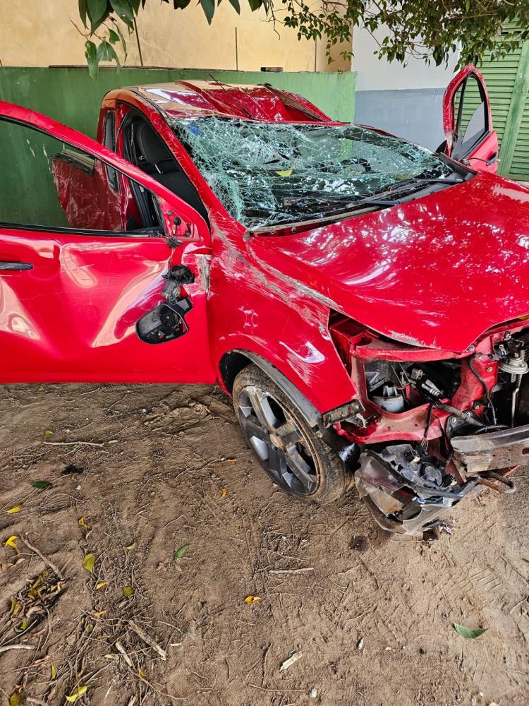 Motorista fica ferido ao capotar pick-up na PR-272 em Pinhalão