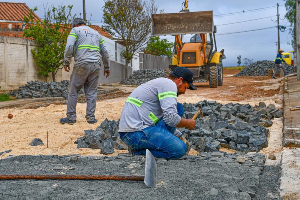 Prefeitura de Jaguariaíva realiza pavimentação no Conjunto Antônio Machado Filho