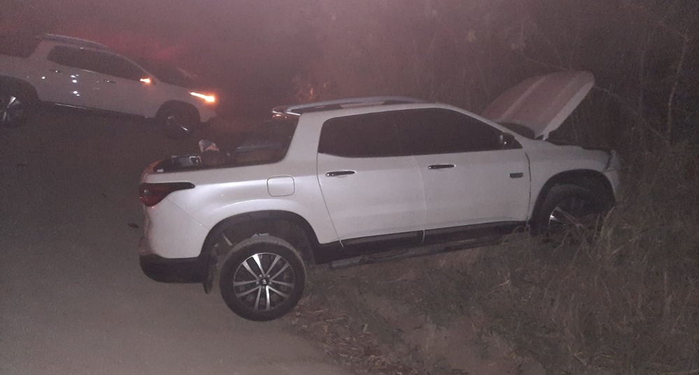 Colisão entre caminhonete e carreta deixa idoso ferido em Tomazina