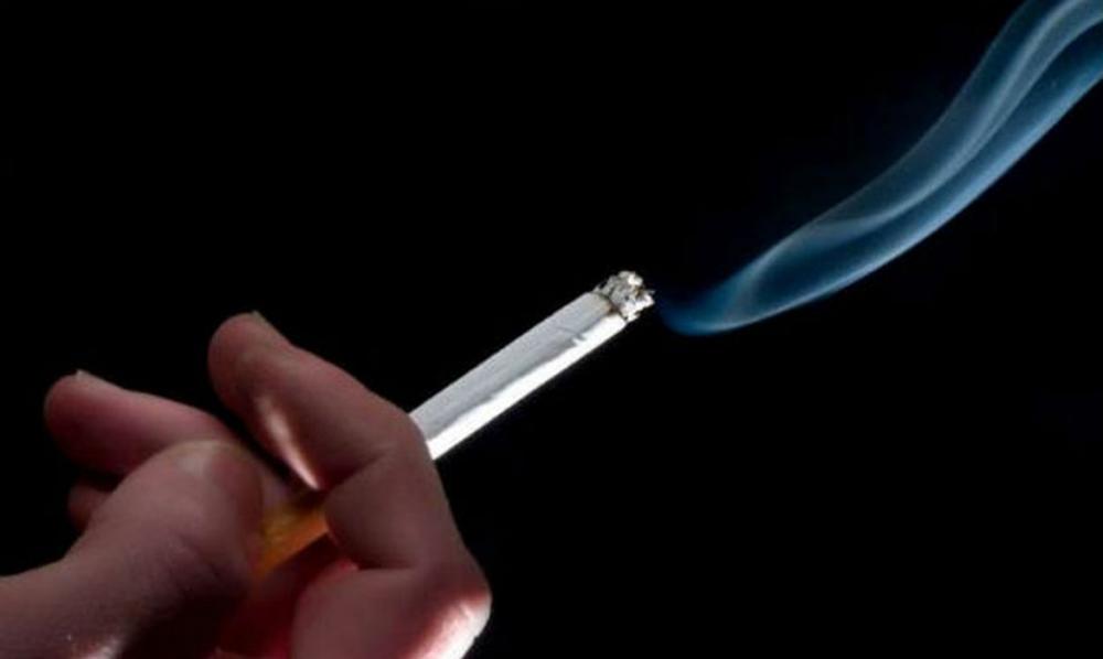 Para especialistas, preço baixo dos cigarros favorece a iniciação de adolescentes ao vício