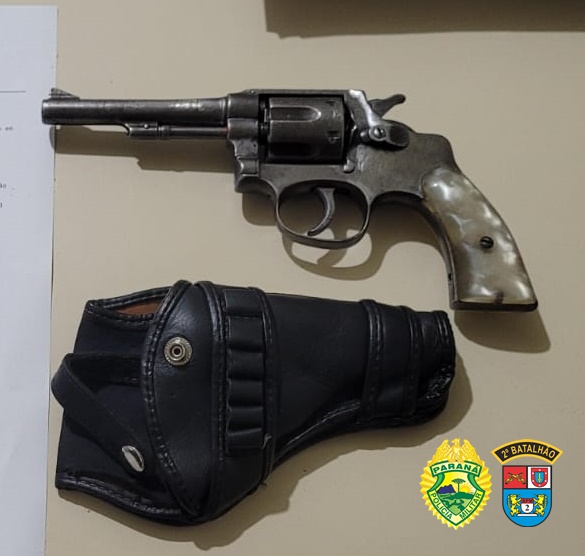 Motorista armado tenta fugir da PM e causa acidente em Siqueira Campos