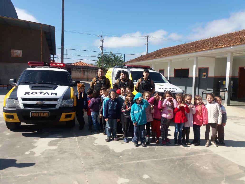 Policiais da Rotam realizam palestra em escola municipal
