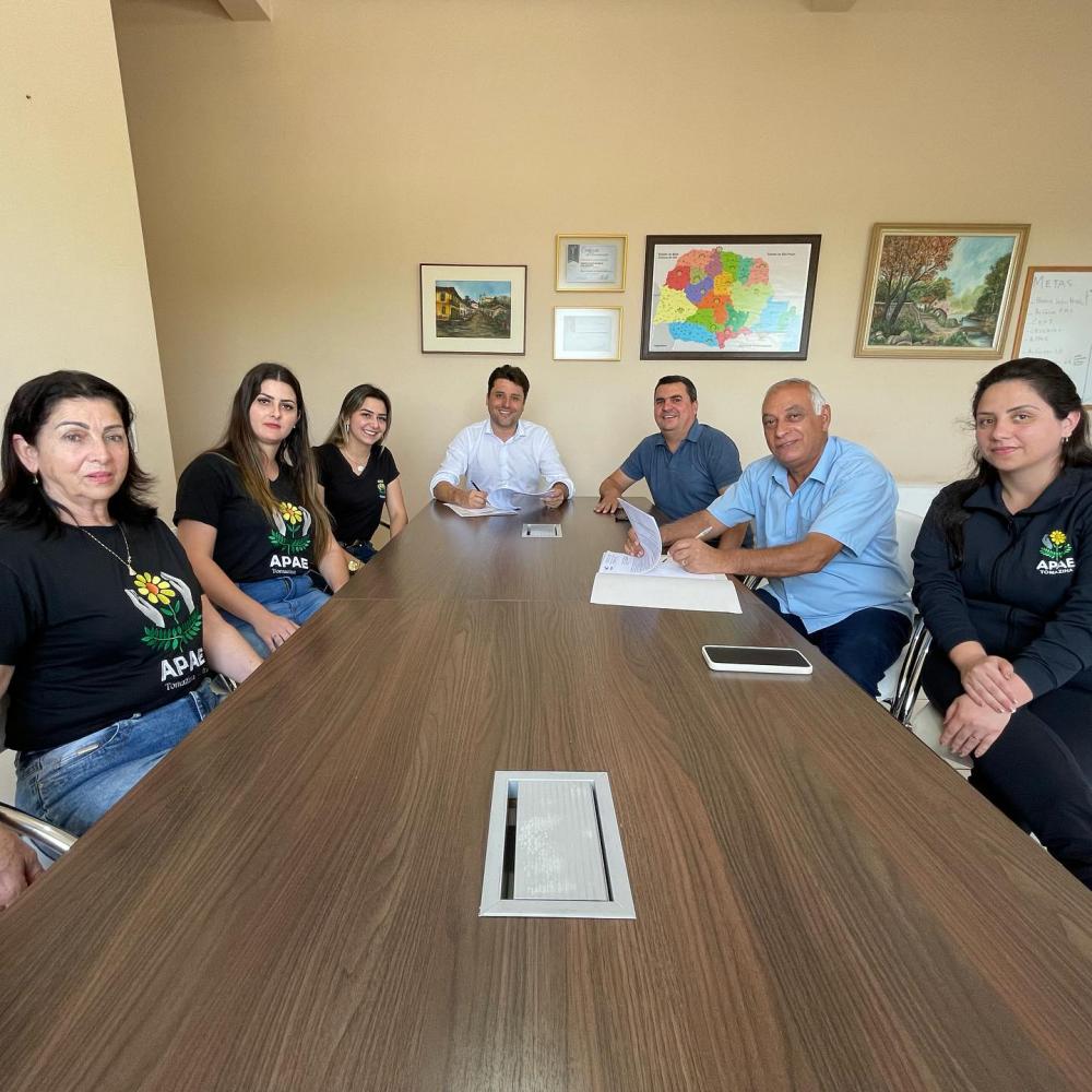 Flávio Zan anuncia construção da Clínica da Apae em Tomazina