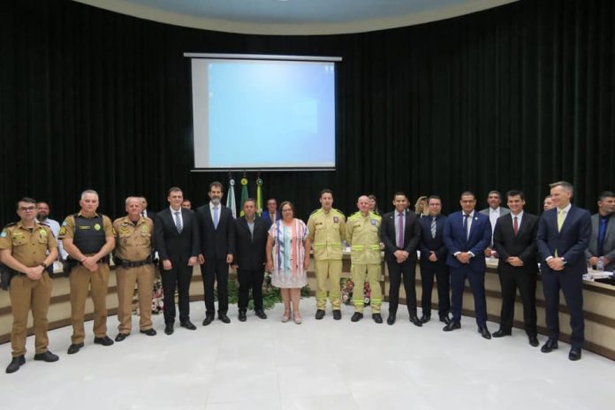 Vereadores prestam homenagem a figuras ilustres de Jaguariaíva