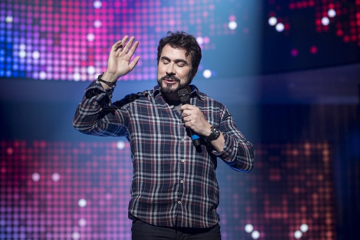 Padre Fábio de Melo se apresenta em show com funkeiro e sertanejos