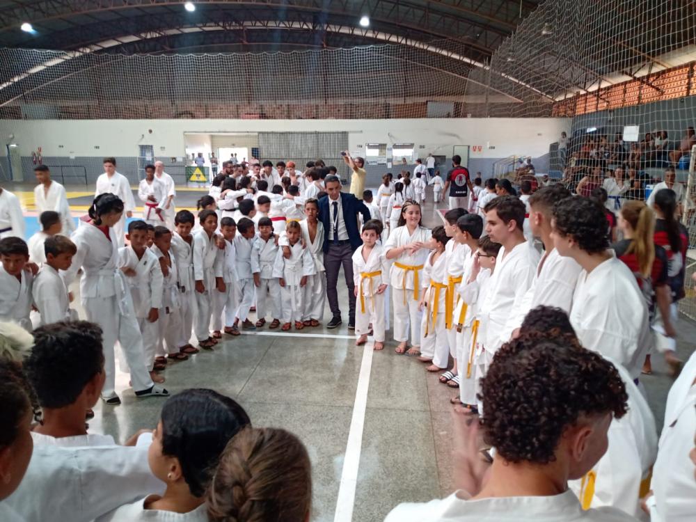 Atletas de Wenceslau Braz conquistam medalhas em campeonato de Karatê