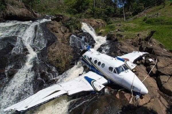 Polícia responsabiliza pilotos por queda de avião que matou Marília Mendonça