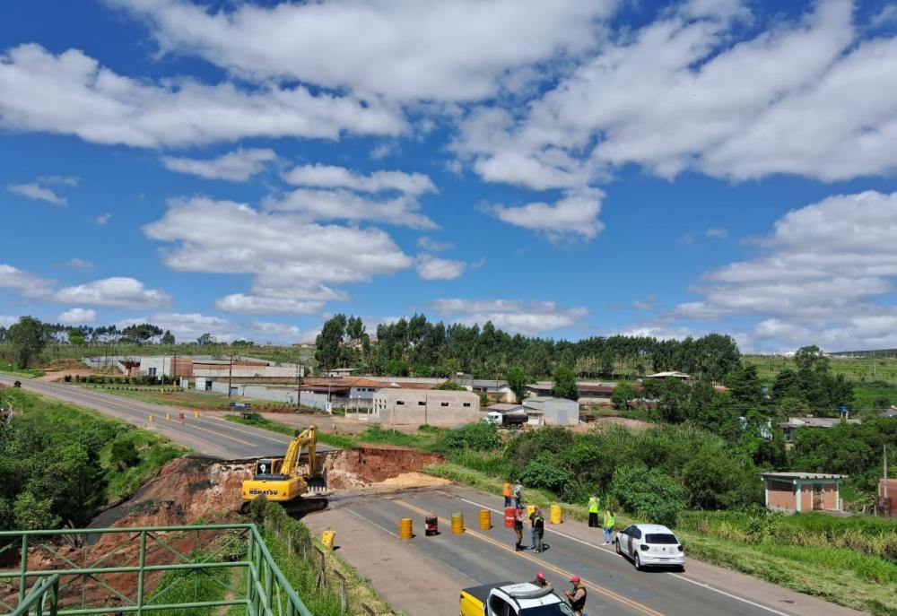 DER inicia obras de recuperação da PR-151 em Jaguariaíva