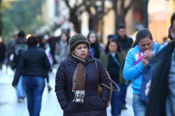 Tempo muda de novo e Paraná espera dias com zero grau