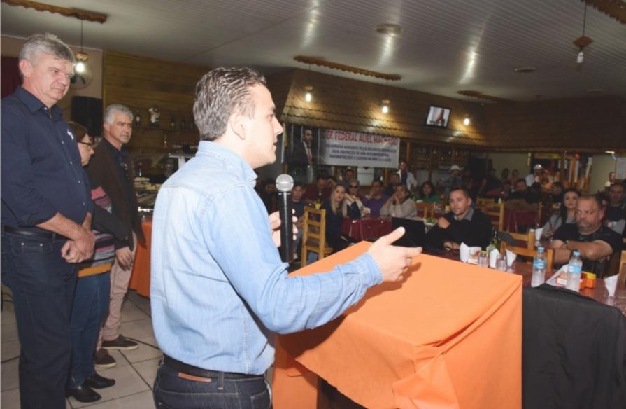Com grande público, Aliel Machado lança sua campanha em Jaguariaíva