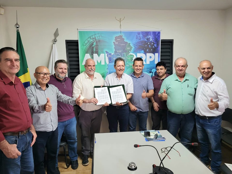 AMUNORPI e UENP firmam convênio para elaboração de projetos para obras públicas