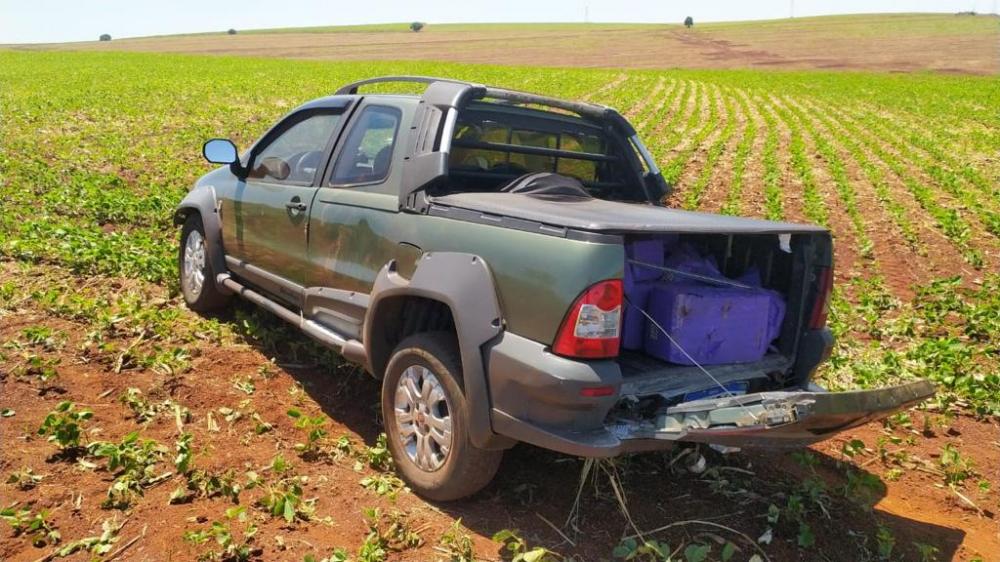 Polícia apreende mais de 200 kg de maconha após perseguição a caminhonete roubada