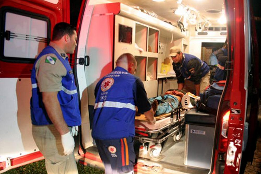 Homem pula da janela do terceiro andar para fugir da namorada