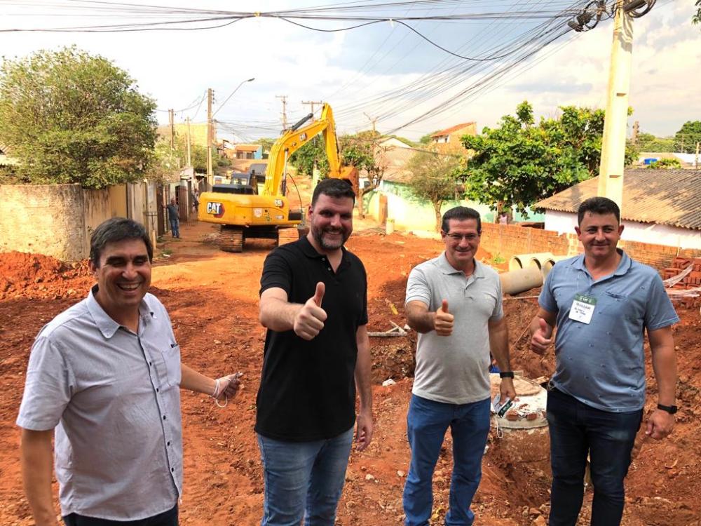 Pedro Lupion visita obras em Santo Antônio da Platina