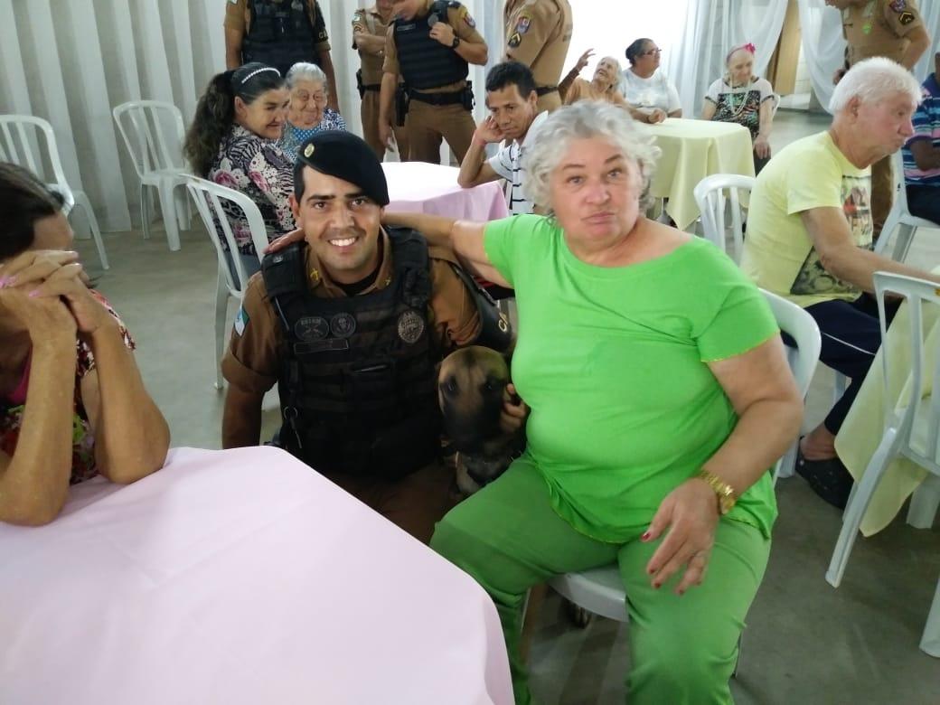 PM entrega doações ao Asilo São Vicente de Paula de Joaquim Távora