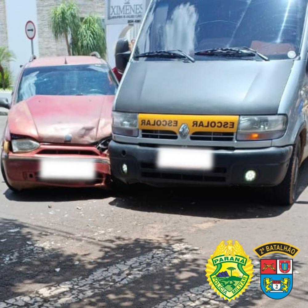 Motorista embriagado é preso após se envolver em acidente com van escolar