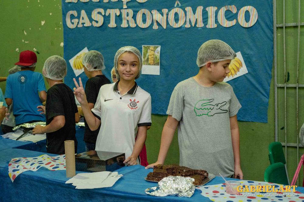Estudantes realizam feira e dão exemplo de empreendedorismo em Santana do Itararé