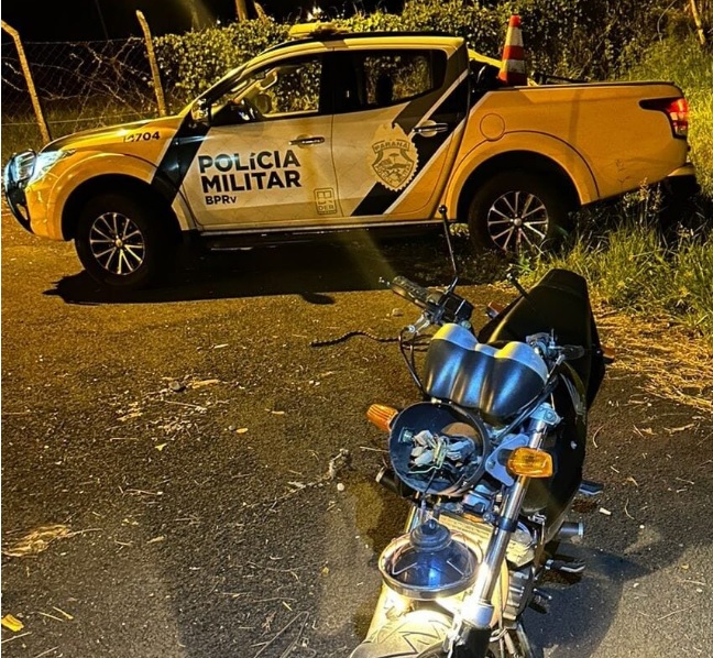 Acidente com moto deixa casal ferido em Tomazina