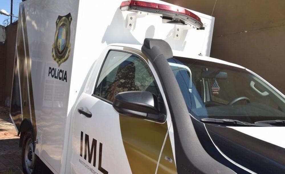 Filho vai visitar o pai e encontra ele morto