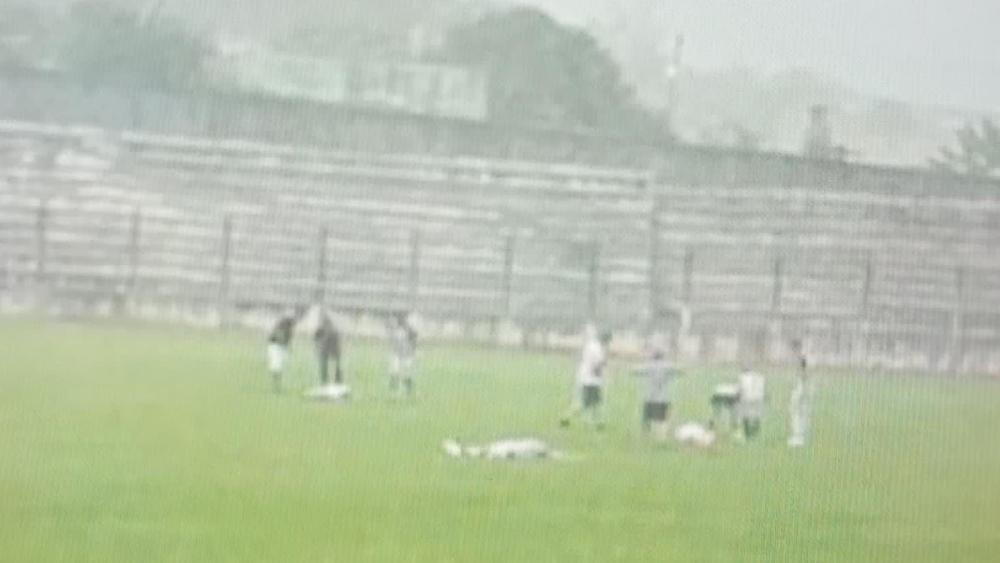Raio mata jogador de futebol durante partida em Santo Antônio da Platina, no Norte Pioneiro