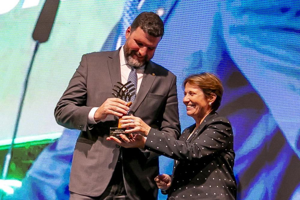 Presidente da FPA recebe prêmio CNA Agro Brasil 2023