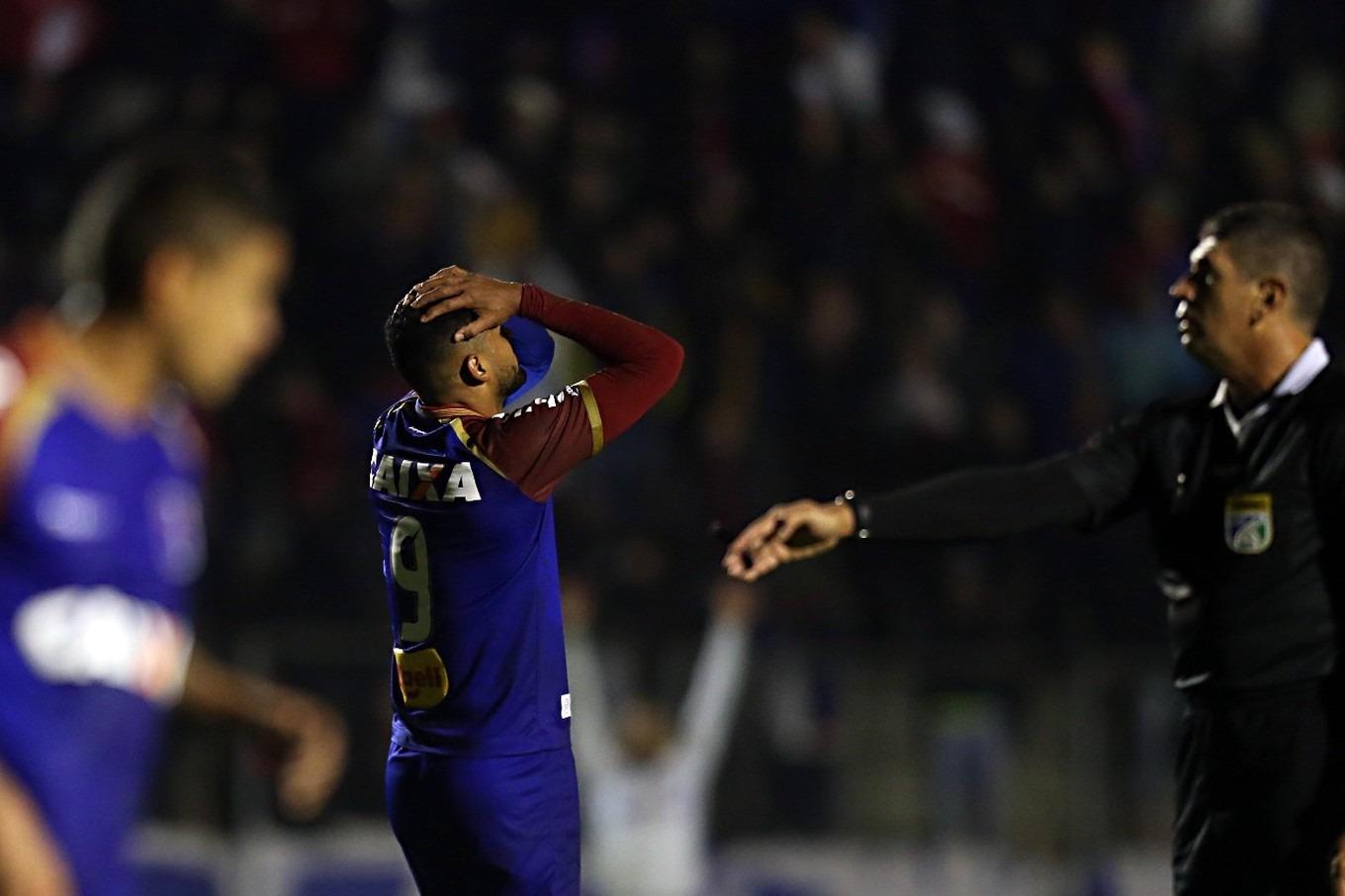 Paraná Clube luta contra sina para não ser rebaixado