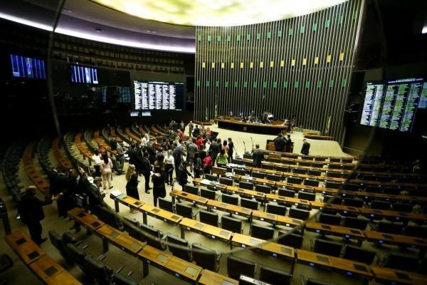 Em outubro, 75% dos deputados federais devem se reeleger