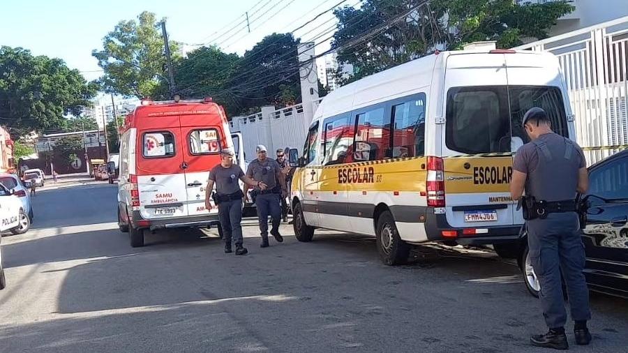 Criança esquecida dentro de van é encontrada morta