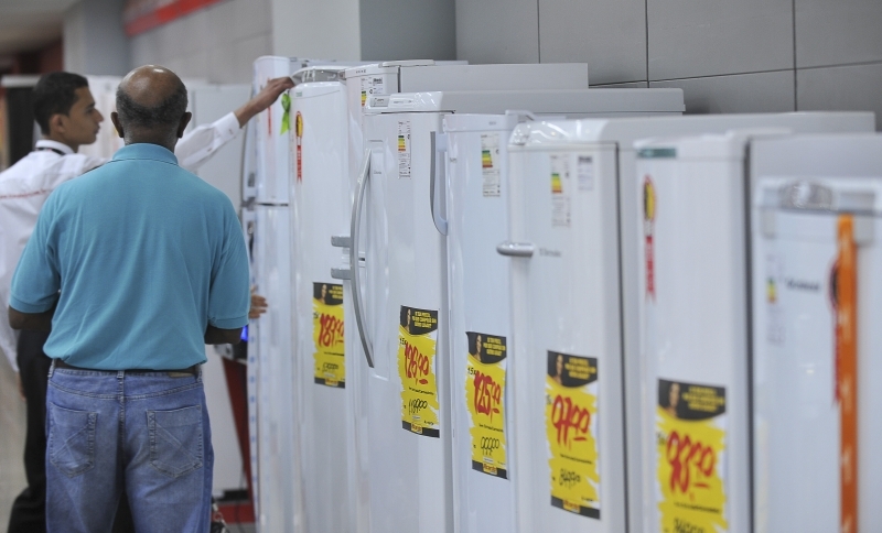 Novas regras do governo podem fazer geladeiras custarem de R$ 5 a R$ 7 mil, dizem indústrias