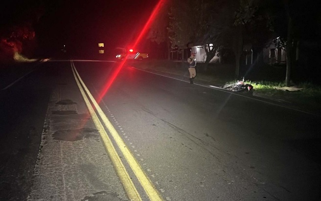 Homem cai de moto e morre na PR-092