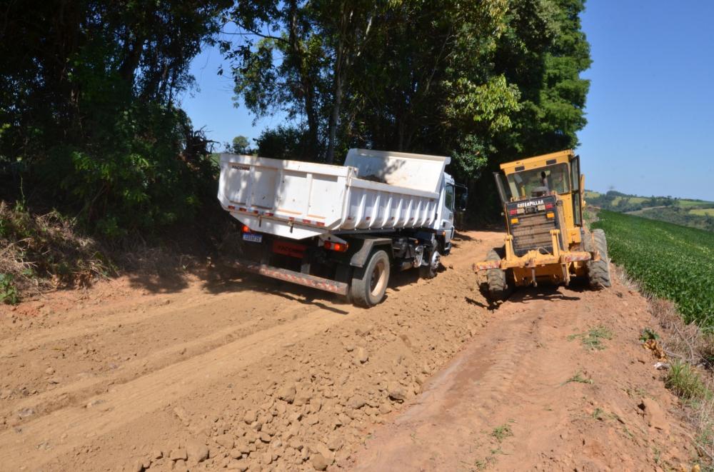 Prefeitura de Wenceslau Braz realiza obras de recuperação das estradas rurais