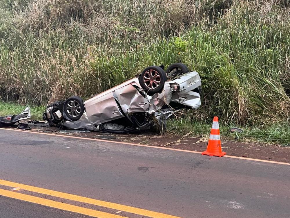 Carro capota e jovem fica ferido em rodovia do Norte Pioneiro