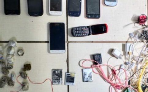 Bate grade termina com apreensão de droga e celulares na cadeia