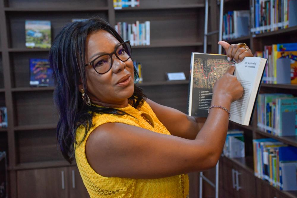 Escritora de Jaguariaíva lança livro em Curitiba