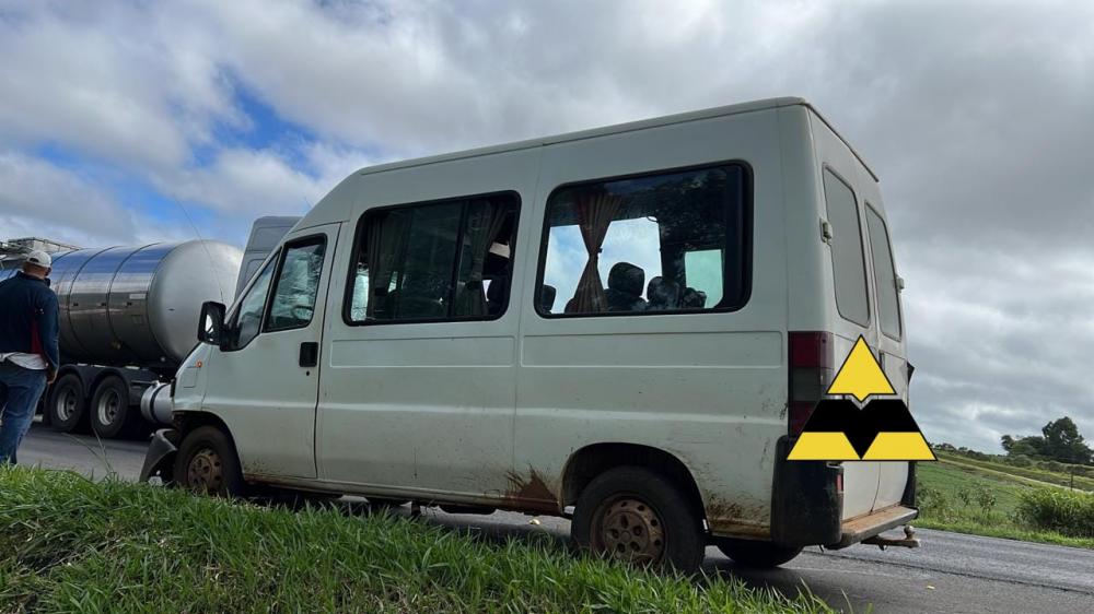 Acidente deixa duas pessoas feridas na PR-092 em Wenceslau Braz