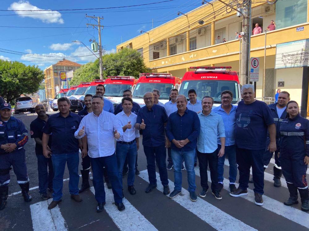 Secretário de Saúde visita Jacarezinho e entrega nove ambulâncias para o SAMU
