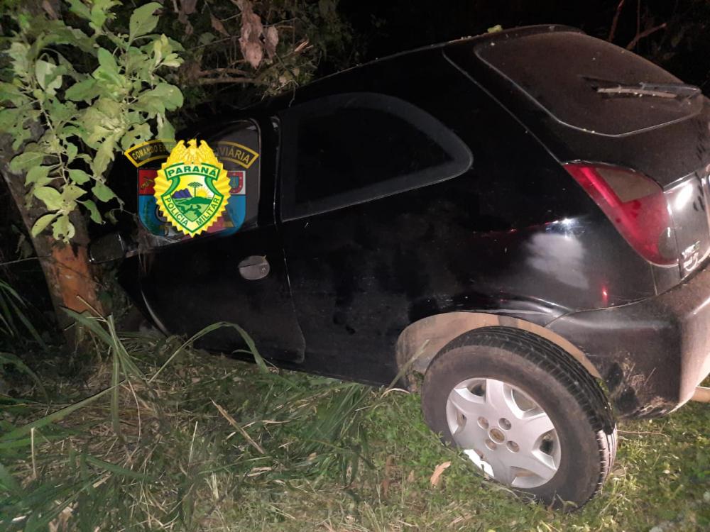 Celta bate em árvore e motorista morre no Norte Pioneiro