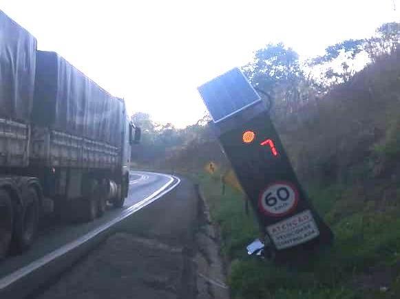 Motoristas imprudentes “atropelam” redutores de velocidade na PR-092